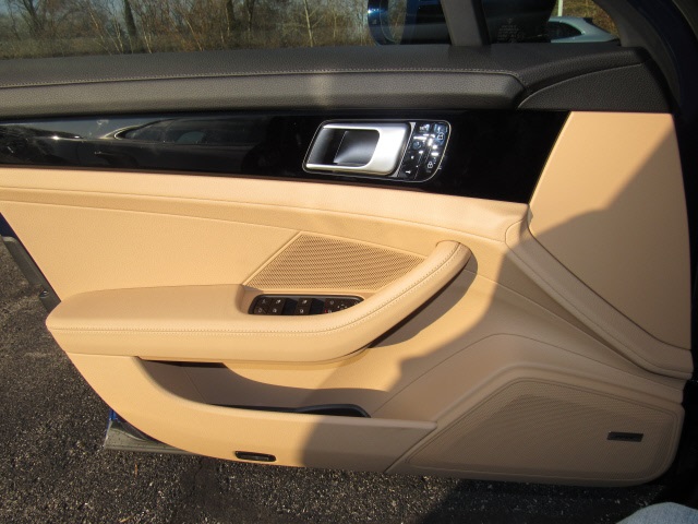 New 2020 Porsche Panamera 4 4d Hatchback In Milwaukee Pm00627